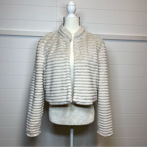 Betsey Johnson Beige Faux Fur Cropped Jacket Size Medium - Picture 2 of 15